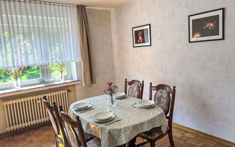 Celine: Mobilia, Pavimentazione, Legna, Interior Design, Pavimento, Cucina & Sala Da Pranzo Tavolo, Sala Da Pranzo, Camera, Soffitto, Marrone