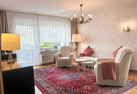 Celine: Mobilia, Interior Design, Pavimentazione, Divano, Parete, Pavimento, Soggiorno, Legna, Camera, Appartamento