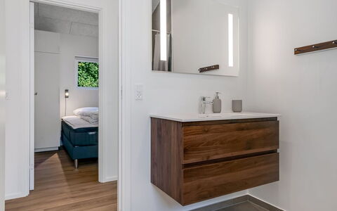 Assa - 500M from the Sea: Pavimentazione, Interior Design, Pavimento, Legna, Mobiletto Del Bagno, Idraulico Fixture, Lavandino Del Bagno, Bagno, Camera, Cabinetry