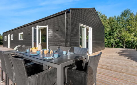 Assa - 500M from the Sea: Legna, Deck, Plank, Latifoglie, Pavimento In Legno, Shade, Color Legno, Raccordo, Mobili Da Esterno, Portico