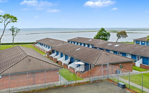 Asfrid - 80M from the Sea: Villetta, Backyard, Cortile, Edifici Giardino, Capannone, Raccordo, Mobili Da Esterno, Log Cabin, Struttura Esterna, Baracca