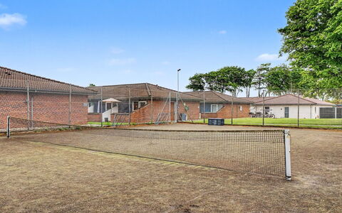 Asfrid - 80M from the Sea: Erba, Zona Residenziale, Lotto, Plain, Recinzione, Chain-Link Scherma, Prato, Shade, Campo Da Tennis, Recinzione
