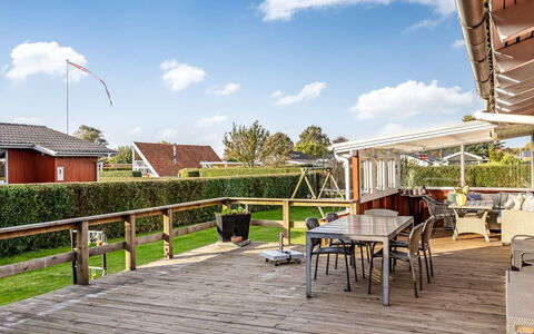 Ali - 500M from the Sea: Villetta, Backyard, Cortile, Edifici Giardino, Capannone, Raccordo, Mobili Da Esterno, Log Cabin, Struttura Esterna, Baracca