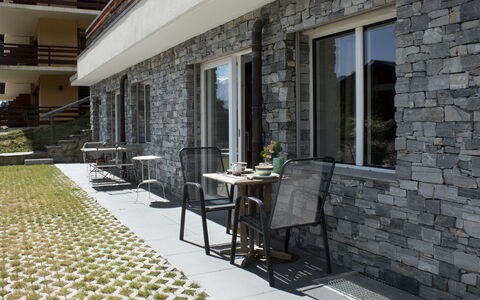Apollo 2: Materiale Composito, Calcestruzzo, Flagstone, Muro ​​Di Pietra, Balcone, Mobili Da Esterno, Brick, Shade, Cobblestone