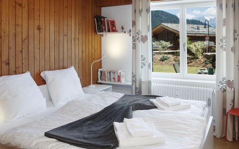 Apollo 2: Mobilia, Interior Design, Legna, Letto, Camera Da Letto, Soffitto, Pavimento, Pavimentazione, Camera, Lenzuolo
