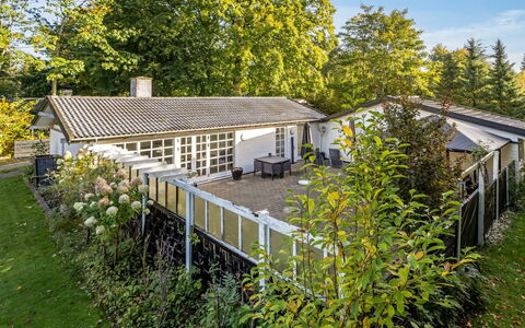 Ranka - 300M from the Sea: Villetta, Backyard, Cortile, Edifici Giardino, Capannone, Raccordo, Mobili Da Esterno, Log Cabin, Struttura Esterna, Baracca