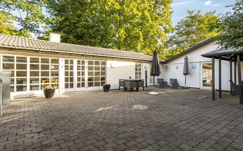 Ranka - 300M from the Sea: Villetta, Backyard, Cortile, Edifici Giardino, Capannone, Raccordo, Mobili Da Esterno, Log Cabin, Struttura Esterna, Baracca
