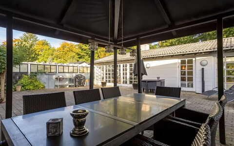 Ranka - 300M from the Sea: Villetta, Backyard, Cortile, Edifici Giardino, Capannone, Raccordo, Mobili Da Esterno, Log Cabin, Struttura Esterna, Baracca