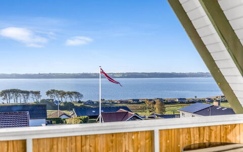 Elisabete - 600M from the Sea: Villetta, Backyard, Cortile, Edifici Giardino, Capannone, Raccordo, Mobili Da Esterno, Log Cabin, Struttura Esterna, Baracca