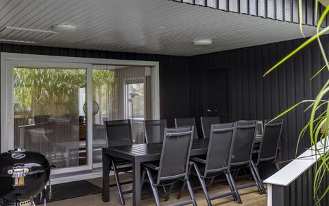 Lymke - 450M from the Sea: Casa, Tetto, Casa, Porta, Villetta, Shade, Giardino, Groundcover, Portico, Cortile
