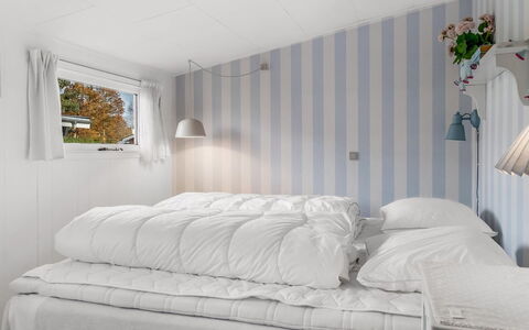 Kamilla - from the Sea: Mobilia, Camera Da Letto, Interior Design, Letto, Parete, Bedding, Lenzuolo, Biancheria, Bianca, Tessile