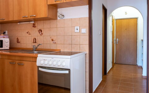 Profamily: Pavimentazione, Legna, Pavimento, Interior Design, Apparecchio Major, Mobilia, Elettrodomestico Da Cucina, Cucina, Camera, Lavandino Della Cucina