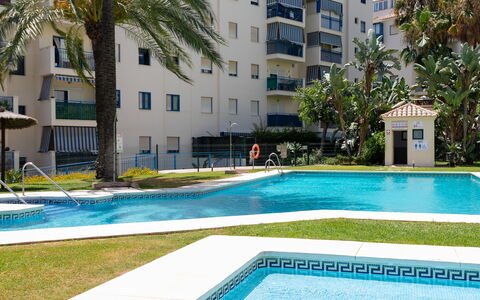 Urban Nest Estepona: Appartamento, Zona Residenziale, Piscina, Condominio, Ricorrere, Hotel, Shade, Landscaping, Hacienda