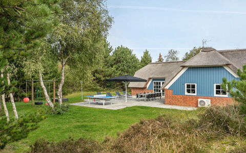 Alvina - 3.2Km from the Sea: Tetto, Casa, Casa, Villetta, Porta, Raccordo, Deck, Portico, Plank, Latifoglie