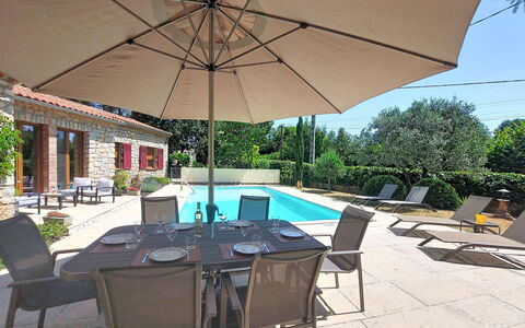 Les Pierres Fleuries: Ombrello, Piscina, Mobilia, Mobili Da Esterno, Sedia, Ricorrere, Tavolo, Shade, Tavolo Esterno, Cucina & Sala Da Pranzo Tavolo
