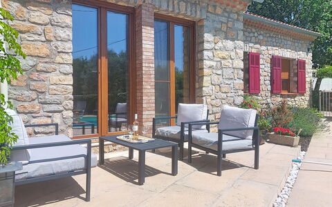 Les Pierres Fleuries: Mobilia, Sedia, Mobili Da Esterno, Tavolo, Tavolo Esterno, Porta, Shade, Cucina & Sala Da Pranzo Tavolo, Terrazza, Giardino