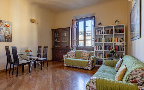 Cuore Di Firenze Apartment: Mobilia, Interior Design, Pavimentazione, Parete, Legna, Pavimento, Camera, Divano, Soggiorno, Soffitto