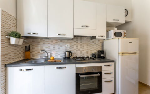 Casa La Conchiglia: Cucina, Elettrodomestico Da Cucina, Controsoffitto, Cabinetry, Apparecchio Major, Mobilia, Legna, Interior Design, Cucina Stufa, Elettrodomestico