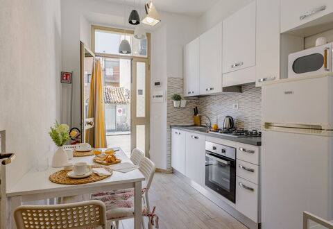 Casa La Conchiglia: Elettrodomestico Da Cucina, Mobilia, Cucina, Interior Design, Apparecchio Major, Controsoffitto, Pavimentazione, Legna, Elettrodomestico, Cabinetry