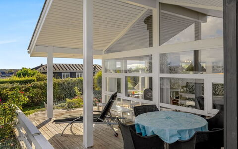 Tjarven - 350M from the Sea: Legna, Portico, Architettura, Casa, Tetto, Casa, Porta, Villetta, Raccordo, Deck
