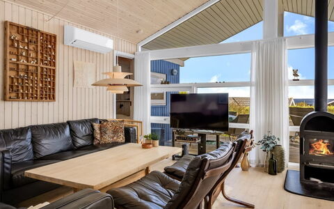 Tjarven - 350M from the Sea: Legna, Interior Design, Mobilia, Casa, Divano, Soffitto, Soggiorno, Illuminazione, Pavimento