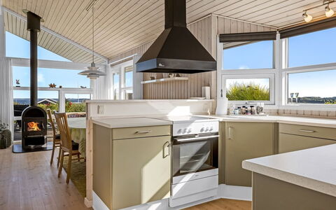 Tjarven - 350M from the Sea: Interior Design, Pavimentazione, Cucina, Soffitto, Controsoffitto, Legna, Pavimento, Cabinetry, Mobilia, Elettrodomestico Da Cucina
