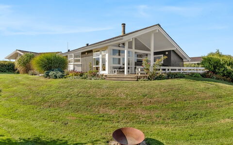 Tjarven - 350M from the Sea: Casa, Casa, Arbusto, Tetto, Villetta, Lotto, Groundcover, Portico, Porta, Estate