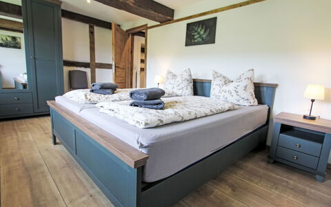 Schwalenberg 111: Mobilia, Camera Da Letto, Interior Design, Letto, Legna, Pavimentazione, Bedding, Pavimento, Camera, Lenzuolo