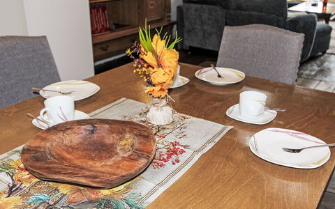 Schwalenberg 111: Mobilia, Tavola, Tavolo, Serveware, Tovaglia, Dishware, Tessile, Sala Da Pranzo, Piatto, Cucina & Sala Da Pranzo Tavolo