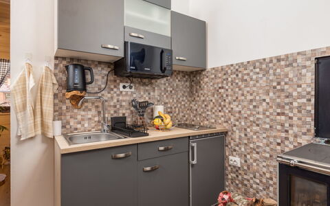 Relax Lika: Cucina, Elettrodomestico Da Cucina, Controsoffitto, Apparecchio Major, Elettrodomestico, Cabinetry, Interior Design, Cucina Stufa, Mobilia, Piccolo Apparecchio