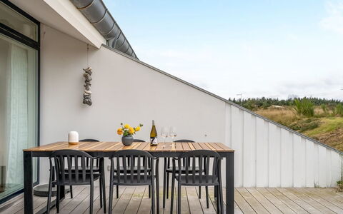 Adelbrand - 1Km from the Sea: Legna, Mobilia, Appartamento, Camera, Soffitto, Color Legno, Sedia, Latifoglie, Vernice, Legname