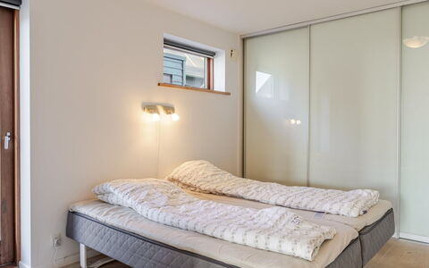 Thomine - 2.5Km from the Sea: Pavimentazione, Interior Design, Pavimento, Legna, Mobilia, Soffitto, Letto, Camera Da Letto, Illuminazione, Camera