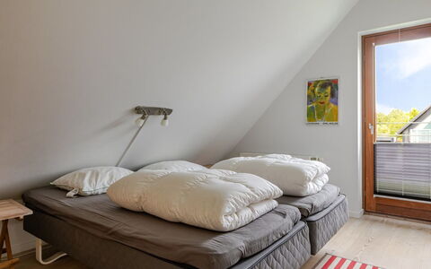 Thomine - 2.5Km from the Sea: Pavimentazione, Pavimento, Soffitto, Interior Design, Controsoffitto, Cucina, Cabinetry, Camera, Apparecchio Major, Lampada