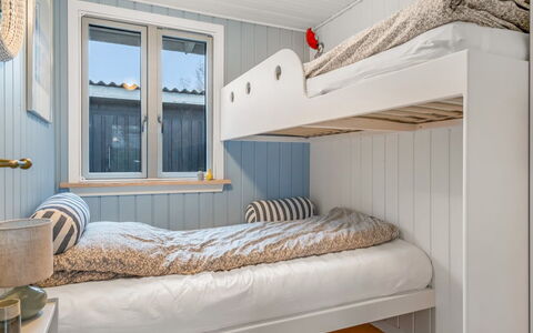 Hughlek - from the Sea: Camera Da Letto, Letto, Legna, Bedding, Lenzuolo, Pavimento, Interior Design, Biancheria, Letto A Castello, Telaio Del Letto