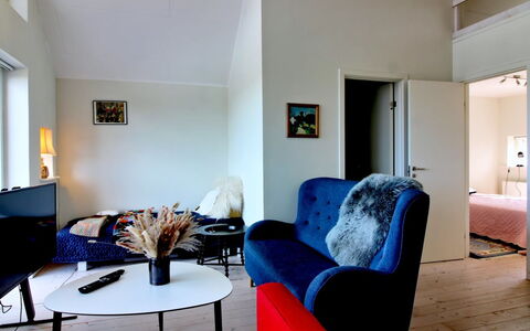 Janik - 700M from the Sea: Mobilia, Interior Design, Pavimentazione, Parete, Pavimento, Legna, Camera, Soggiorno, Soffitto, Tessile