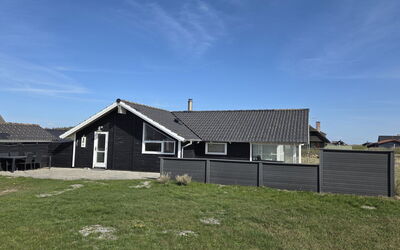 Bryngeir - 100M from the Sea