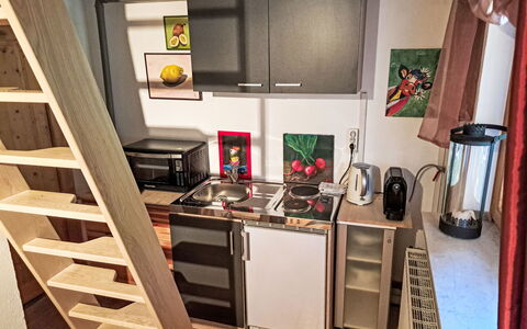 Zirbenwaldhütt'N: Legna, Pavimento, Pavimentazione, Cucina, Camera, Color Legno, Latifoglie, Elettrodomestico Da Cucina, Vernice, Controsoffitto