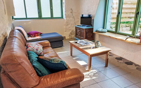 La Longère: Mobilia, Pavimentazione, Interior Design, Legna, Pavimento, Divano, Soffitto, Camera, Soggiorno, Casa