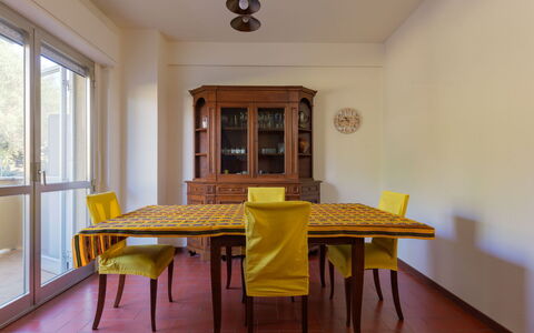 Casamare: Mobilia, Pavimentazione, Interior Design, Pavimento, Legna, Sala Da Pranzo, Tavolo, Soffitto, Cucina & Sala Da Pranzo Tavolo, Giallo