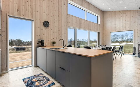 Gillis - 1Km from the Sea: Latifoglie, Pavimento In Legno, Cucina, Plank, Compensato, Color Legno, Controsoffitto