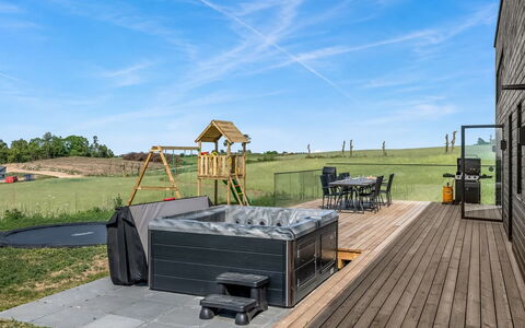 Gillis - 1Km from the Sea: Lotto, Materiale Composito, Deck, Mobili Da Esterno, Giardino, Latifoglie, Shade, Cortile, Plank, Backyard