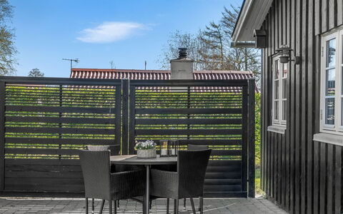 Detlef - 400M from the Sea: Villetta, Backyard, Cortile, Edifici Giardino, Capannone, Raccordo, Mobili Da Esterno, Log Cabin, Struttura Esterna, Baracca