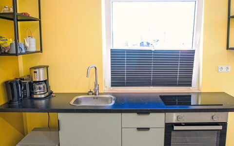 Schnakenberg: Cucina, Elettrodomestico Da Cucina, Giallo, Controsoffitto, Interior Design, Mobilia, Pavimentazione, Apparecchio Major, Cabinetry, Illuminazione