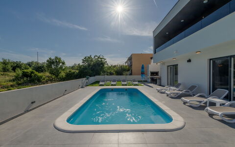 Golden Strings: Appartamento, Hotel
