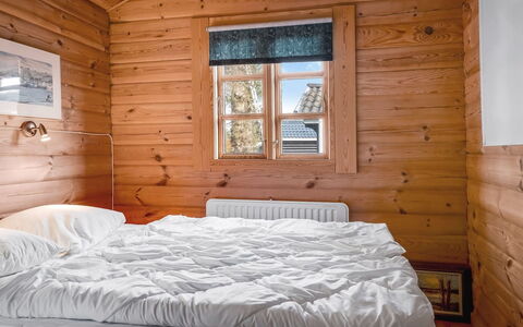 Hakon - 1Km from the Sea: Legna, Camera Da Letto, Letto, Soffitto, Mobilia, Interior Design, Camera, Latifoglie, Lenzuolo, Pavimento