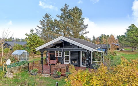 Hakon - 1Km from the Sea: Legna, Casa, Tetto, Villetta, Casa, Area Rurale, Raccordo, Edifici Giardino, Portico, Log Cabin