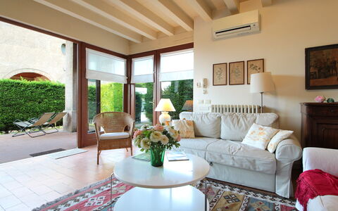 Calicantus, Verona, Pool, Wifi: Mobilia, Interior Design, Pavimentazione, Divano, Legna, Pavimento, Soffitto, Soggiorno, Tavolo, Illuminazione