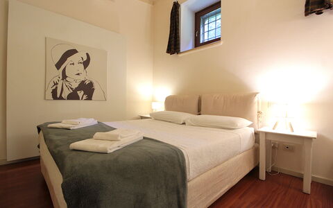 Calicantus, Verona, Pool, Wifi: Mobilia, Interior Design, Camera Da Letto, Pavimento, Letto, Soffitto, Pavimentazione, Camera, Lenzuolo, Telaio Del Letto