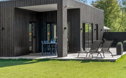 Barnet - 180M to the Fjord: Tetto, Casa, Porta, Villetta, Shade, Raccordo, Cortile, Estate, Backyard