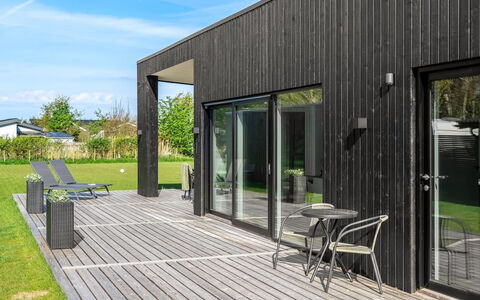 Barnet - 180M to the Fjord: Tetto, Casa, Porta, Villetta, Shade, Raccordo, Cortile, Estate, Backyard